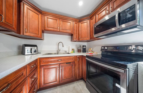Hollywood House | Adorable 2-bedroom house next to Hard Rock Casino