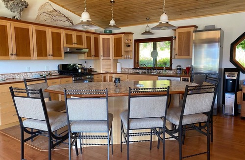 China Poot Bay House | ALASKA SEA BRIGHT LODGE Jewel of China Poot Bay Secluded Private Beach