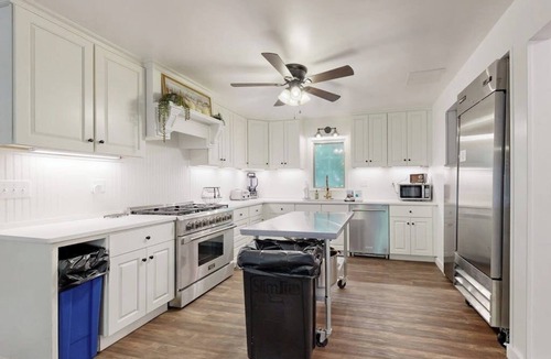 Birch Hill House | All Seasons Mountain Retreat: Centrally located for hiking, skiing & shopping