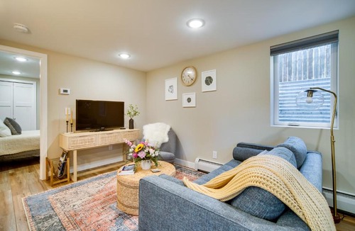 Turnagain Apartment | Alluring Anchorage Apt - Walk to Coastal Trl!