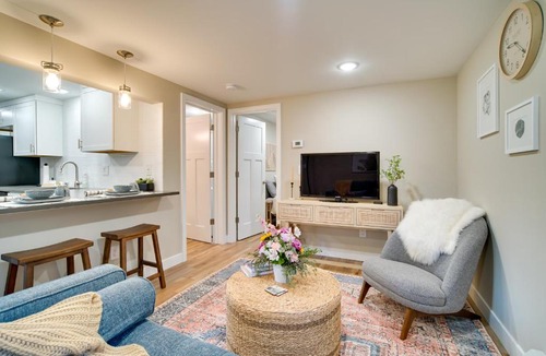 Turnagain Apartment | Alluring Anchorage Apt - Walk to Coastal Trl!