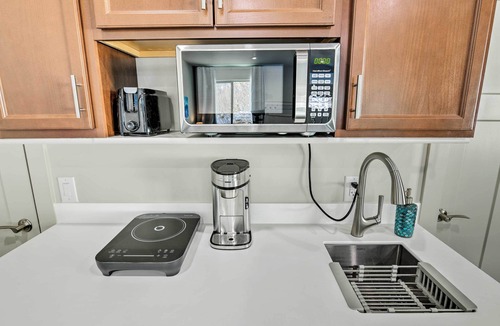 Hillside East Apartment | Anchorage Studio Escape ~ 14 Miles from Downtown!