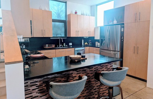 Downtown Albuquerque House | Architecture Award Winner! Exclusive Rooftop Hot tub near Old Town & Downtown