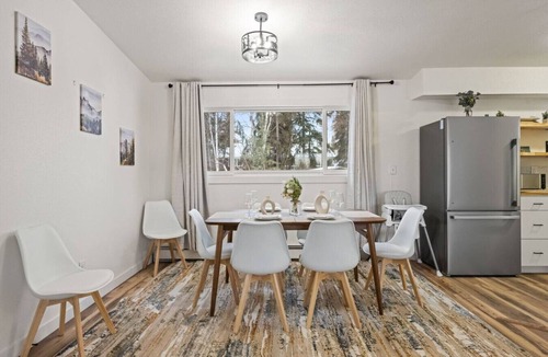 College House | Arctic Glow River Modern 4BR Aurora with Sauna