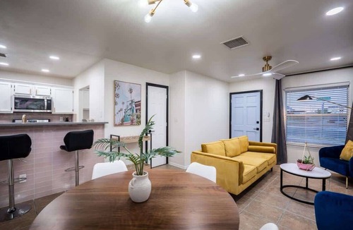 Northeast El Paso Apartment | Art Deco 3 BR Near Fort Bliss