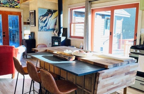 Homer Cabin | Artful, private Homer cabin: 1 BR, sleeps 4. Trails, forest, close to town/ocean