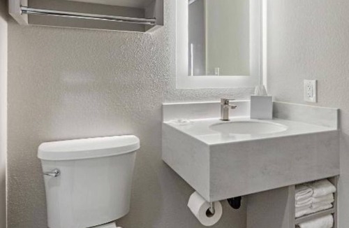 Downtown Anchorage Hotel | Aspen Suites Anchorage Downtown King Room