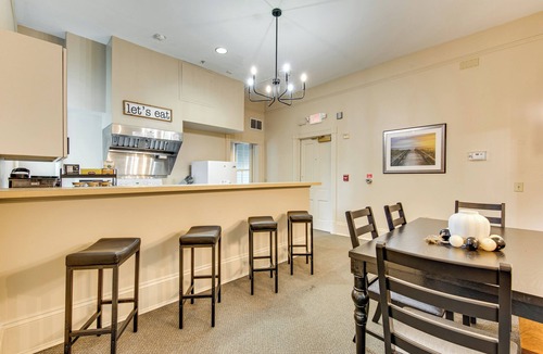 Decatur House | ATL Commuter's Dream! 1/2 Mi to MARTA in Decatur