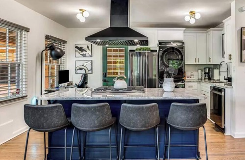 Piedmont Heights House | ATL Luxury Oasis | Covered Patio | Piedmont Park