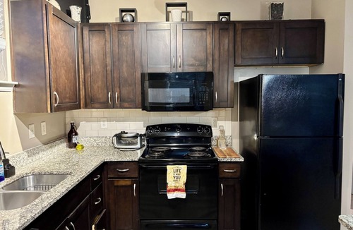 Atlanta Apartment | Atlanta’s plush 2-bedroom/2 bth apartment minutes from Downtown