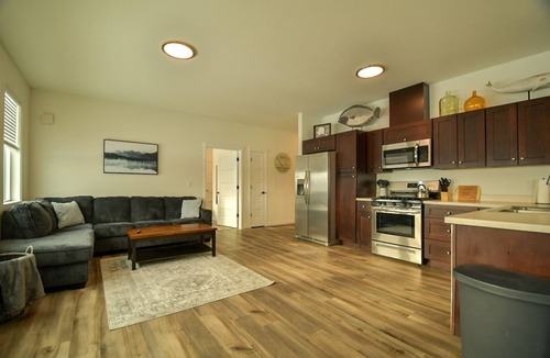 Kachemak Cabin | August 19-20th Open! Panoramic Glacier Views!