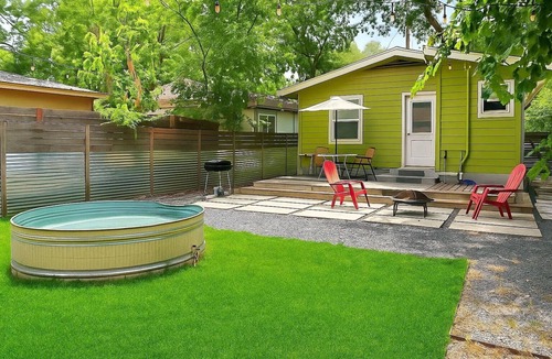 Holly House | Authentic ATX Cowboy Pool Gem❤️ Walk to East 6th St | Minutes to UT, COTA, ACL