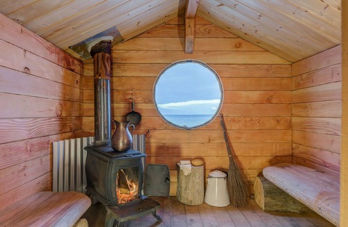 Seldovia Village Cabin | Beachcomber Cabin, Glaciers, Bears, Kayaking, tide pooling, fishing, sups.