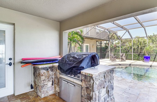 Melbourne Beach House | Beachfront Melbourne Beach Retreat w/Pool Table!