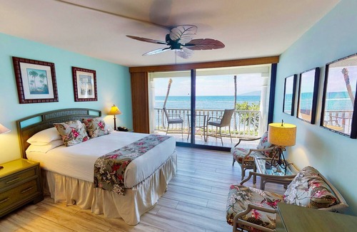 Historic Lahaina Front Street Condo | Beachfront Paradise, Stunning Views, Condo with AC, Steps to the beach!