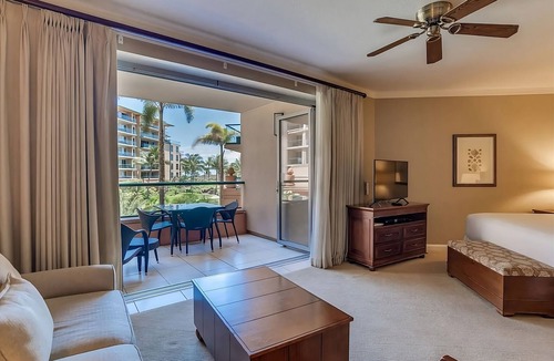 Honokowai Hotel | Beachfront Retreat: Elegant Views w/Full Kitchen. Onsite Free Parking and Pool!