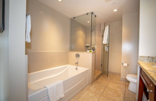 Honokowai Hotel | Beachfront Retreat: Elegant Views w/Full Kitchen. Onsite Free Parking and Pool!