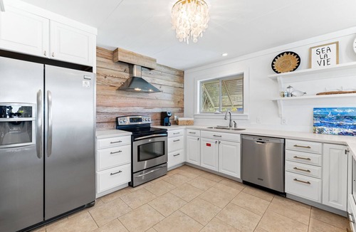 Indian Pass House | Beachfront w/Screened Porch | Dogs Allowed