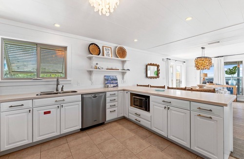 Indian Pass House | Beachfront w/Screened Porch | Dogs Allowed