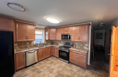 Oak Harbor House | "BEACHNUTS" -SPECTACULAR HOME ON LAKE ERIE ! 5 Bedrooms 12 Beds 4 Full Baths