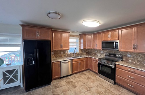 Oak Harbor House | "BEACHNUTS" -SPECTACULAR HOME ON LAKE ERIE ! 5 Bedrooms 12 Beds 4 Full Baths