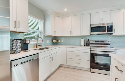 Golden Beach Estates House | Beachside Private Pool/Yard Kid&Pet Friendly. 3 min from the Beach