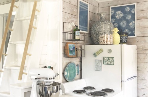 Old Town Cottage | Beachy-Chic In Old Town At The Sea Biscuit Cottage, Pets Welcome