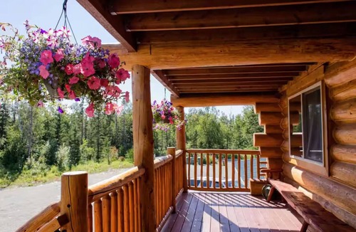 Palmer Bed & Breakfast | Bear Paw Room @ Alaska Knotty Pine B&B ~ Pool Table