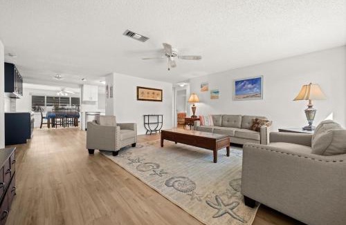 South Venice House | Beautiful, Accessible Venice Home near the beach and Historic Venice Downtown