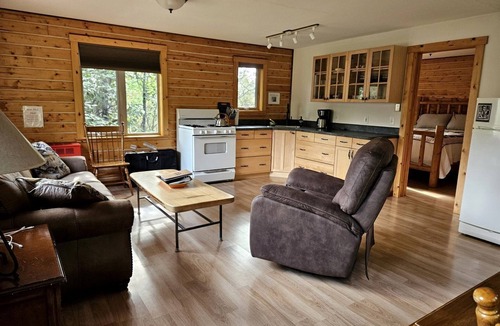 McCarthy Cabin | Beautiful Alaskan-Style Log Cabin near Wrangell St. Elias National Park and Preserve in McCarthy, Alaska
