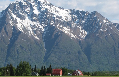 Butte Apartment | Beautiful Butte BNB 1-bedroom apartment in fantastic Palmer with WiFi.