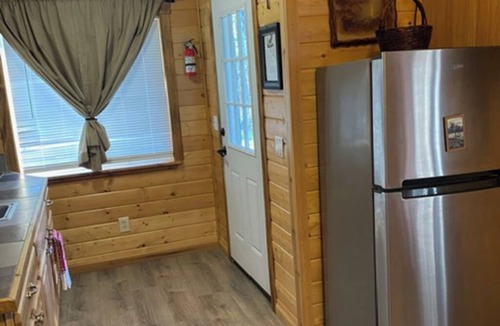 Nikiski Cabin | beautiful rustic cabin 1 bedroom 1 loft 10 min away from prime fishing