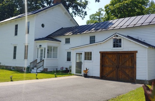 Saratoga Springs House | Beautiful Saratoga Springs farmhouse on 2 acres near Broadway and Spac