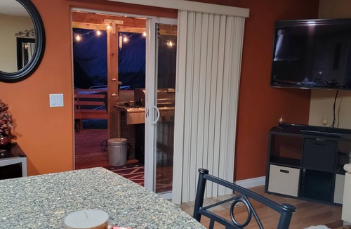 Back Loop House | Beautiful valley retreat only 2.6 miles from the glacier and close to airport!