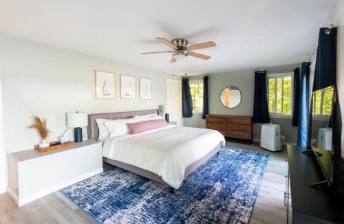 Leicester House | Berkshire Vacation Rentals: Leicester Lake Front Home Come Relax