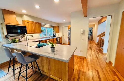 New Lebanon House | Berkshires Mountain Retreat w Panoramic Views, 5 Decks, Hot Tub, near Tanglewood