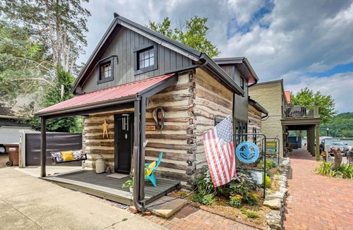 Augusta Cabin | Bertha's Cabin: Rustic Ohio River Retreat