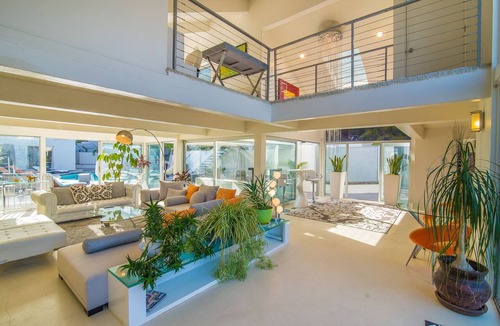 Sherman Oaks House | Beverly Hills Modern 6 Bedroom Pool Estate w Views, Secluded on a Private Lane