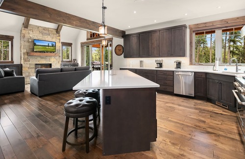 Cle Elum House | Big Home with LOW RATES! In the Heart of Suncadia Resort | Hot Tub | WiFi