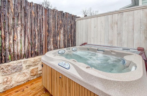 Fredericksburg Apartment | Blacksmith Quarters on Barons Creek