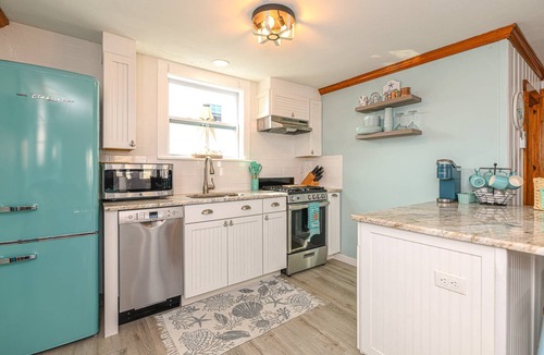 Hampton Cottage | Blue Chill Cottage: Classic New England Charm - Walk to Hampton Beach - Private Yard