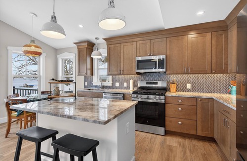 Malta House | Bluebird @ 38 Lake Avenue – Brand New Lakefront Home on Saratoga Lake