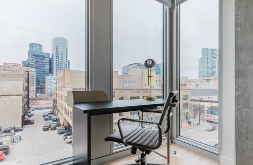 West Loop Gate Apartment | Blueground | West Loop, rooftop pool & gym