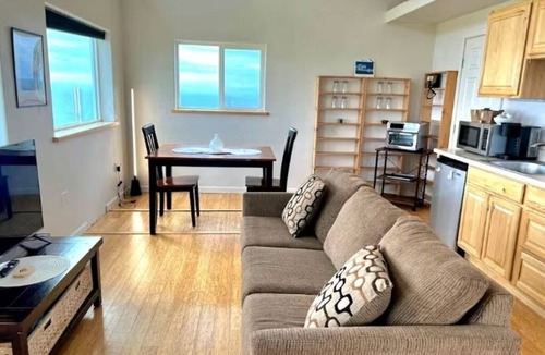 Homer Cottage | Bluff cottage with endless views, minutes away from tranquil Homer