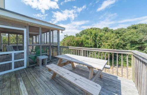 Carolina Dunes House | Bowen. Hot Tub, Pets OK, Well Maintained, Short Walk to Beach, WiFi