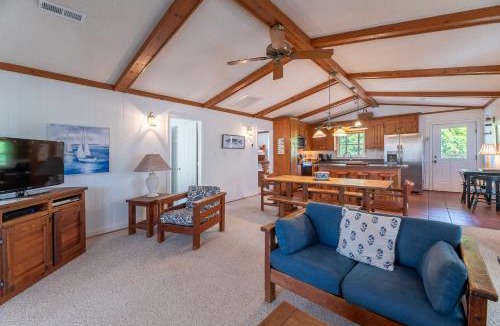 Carolina Dunes House | Bowen. Hot Tub, Pets OK, Well Maintained, Short Walk to Beach, WiFi