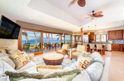 Downtown Lahaina Condo | Breathtaking Oceanfront Puamana Retreat – 5 Bedrooms, Modern & Spacious