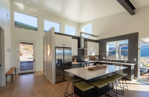 Trimble House | Breathtaking Views of Animas River Valley, Hot Tub, Beautiful Modern Home