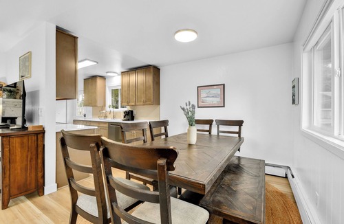 Northeast Anchorage House | Bright, spacious 5 bedroom 2.5 bathroom home with hot tub & great outdoor space!