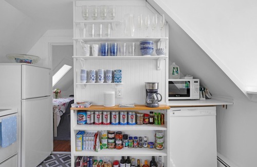 Provincetown Condo | Bright Top Floor 2BR/1BA Condo Steps from Commercial Street - Sleeps 4